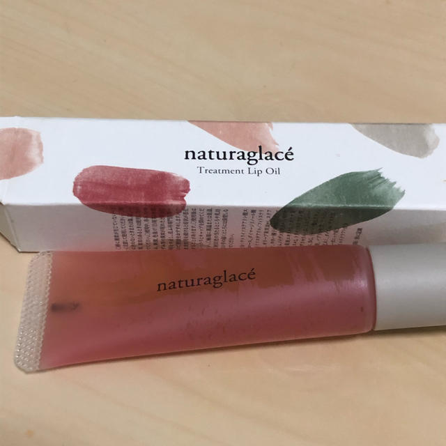 naturaglace(ナチュラグラッセ)の箱なしで発送　ナチュラグラッセ　トリートメントリップオイル　01 クリアピーチ コスメ/美容のベースメイク/化粧品(リップグロス)の商品写真