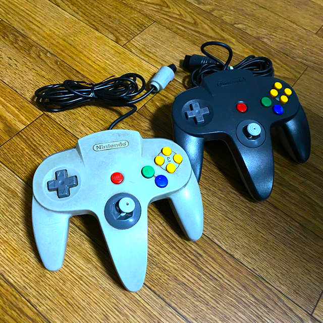 NINTENDO 64(ニンテンドウ64)のニンテンドー64  コントローラー2個セット　 エンタメ/ホビーのゲームソフト/ゲーム機本体(その他)の商品写真