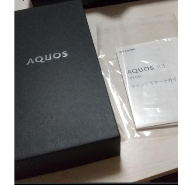 AQUOS(アクオス)のツネクル様専用 AQUOS R3 Luxury Red SHー04L 本体 スマホ/家電/カメラのスマートフォン/携帯電話(スマートフォン本体)の商品写真