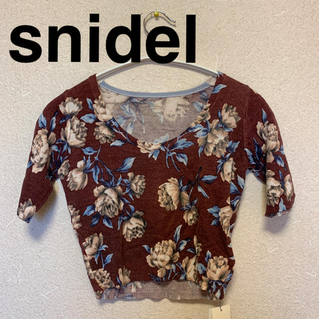 SNIDEL(スナイデル)の【新品未使用】カットソー　ニット　トップス  花柄 レディースのトップス(カットソー(長袖/七分))の商品写真