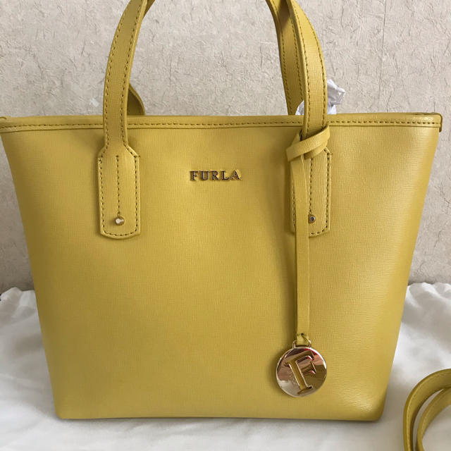 Furla(フルラ)のフルラ　ハンドバック　イエロー レディースのバッグ(ハンドバッグ)の商品写真