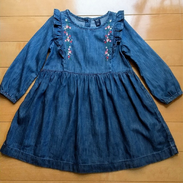 GAP Kids(ギャップキッズ)のGAP デニムワンピース 110 キッズ/ベビー/マタニティのキッズ服女の子用(90cm~)(ワンピース)の商品写真