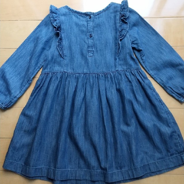 GAP Kids(ギャップキッズ)のGAP デニムワンピース 110 キッズ/ベビー/マタニティのキッズ服女の子用(90cm~)(ワンピース)の商品写真