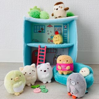 タカラトミー(Takara Tomy)のさ様専用　すみっコハウス屋上庭園付き2階建て手のりぬいぐるみ8体ソファー(キャラクターグッズ)