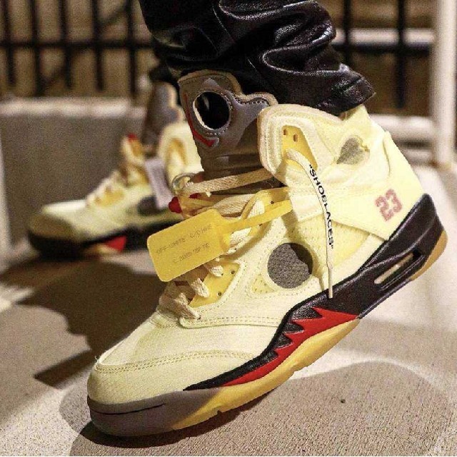 NIKE(ナイキ)のAIR JORDAN 5 × OFF-WHITE SAIL メンズの靴/シューズ(スニーカー)の商品写真