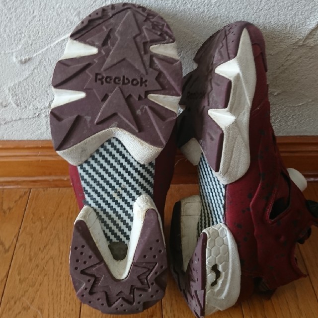 Reebok(リーボック)のリーボックｲﾝｽﾀﾎﾟﾝﾌﾟﾌｭｰﾘｰ23,5 レディースの靴/シューズ(スニーカー)の商品写真