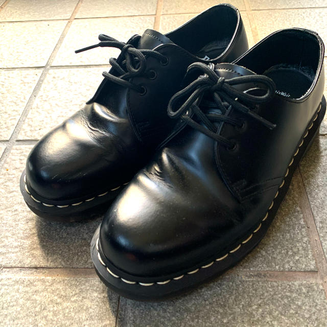 Dr.Martens 3ホールの白ステッチ UK7