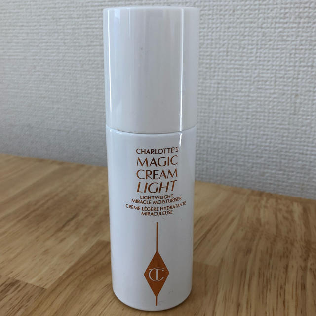 Charlotte Tilbury MAGIC CREAM LIGHT 50ml コスメ/美容のスキンケア/基礎化粧品(乳液/ミルク)の商品写真