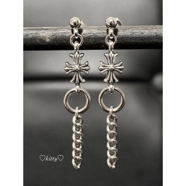 Chrome Hearts(クロムハーツ)の【タイニークロス＆リングチェーンピアス シルバー】クロムハーツ好きに♪ メンズのアクセサリー(ピアス(両耳用))の商品写真