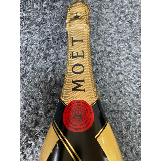 MOËT & CHANDON(モエエシャンドン)の新品未開封 モエ　シャンドン ブリュット アンペリアル マグナム　ゴールド 食品/飲料/酒の酒(シャンパン/スパークリングワイン)の商品写真