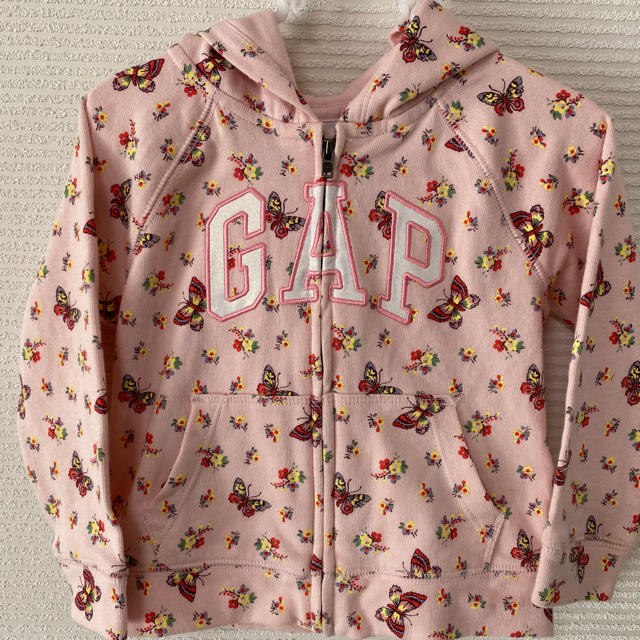 babyGAP(ベビーギャップ)のGAP パーカー キッズ/ベビー/マタニティのキッズ服女の子用(90cm~)(ジャケット/上着)の商品写真