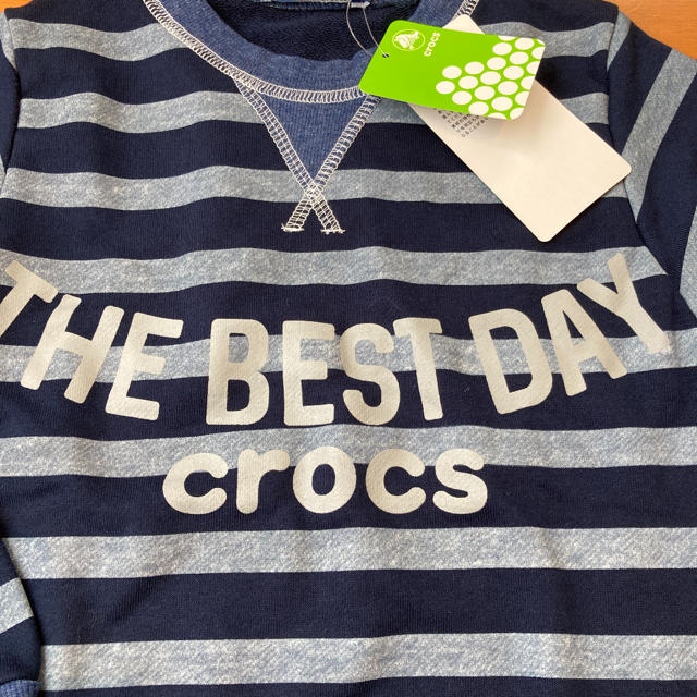 crocs(クロックス)の【庭園の守り人様専用】クロックス　ボーダー　トレーナー　110 キッズ/ベビー/マタニティのキッズ服男の子用(90cm~)(Tシャツ/カットソー)の商品写真