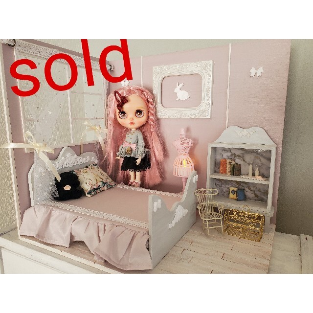 ハンドメイド【週末sale】ベッドルーム*°ドールハウス*°ブライスやリカちゃんなどに