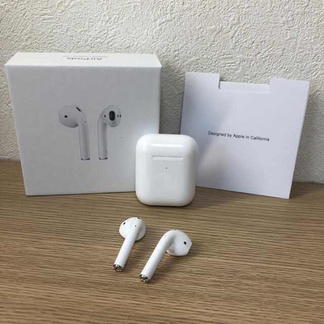 Airpods 本体とケース