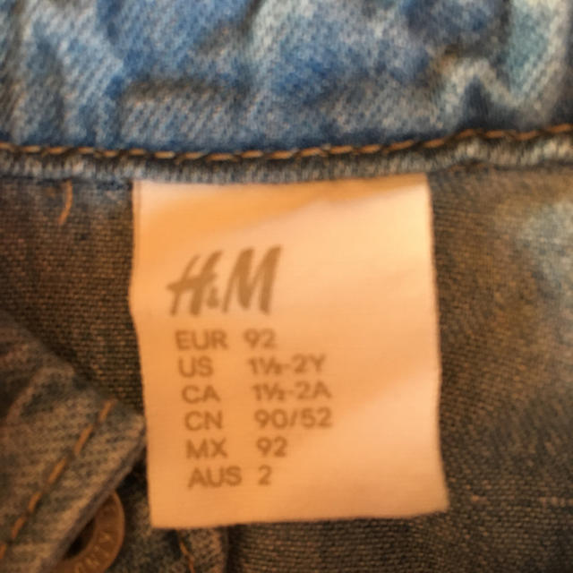 H&M(エイチアンドエム)のデニムシャツワンピース キッズ/ベビー/マタニティのキッズ服女の子用(90cm~)(ワンピース)の商品写真