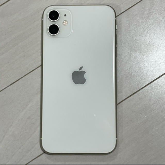 Apple SIMフリーの通販 by りー's shop｜アップルならラクマ - iPhone11 64GB 新作在庫あ