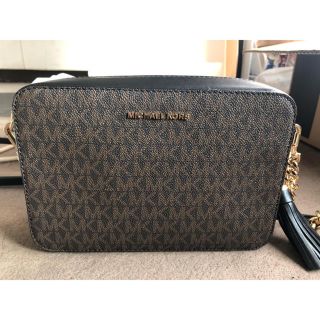 マイケルコース(Michael Kors)のMICHEAL KORS ミディアムカメラバック(ショルダーバッグ)