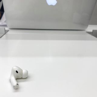 アップル(Apple)のAirPodsPro (ヘッドフォン/イヤフォン)