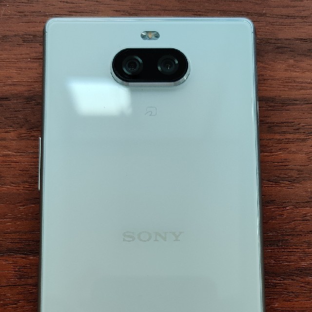 xperia8 au版　白