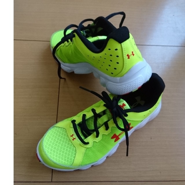 UNDER ARMOUR(アンダーアーマー)のUNDER ARMOUR (アンダー アーマー )スニーカー 23,5未使用品 キッズ/ベビー/マタニティのキッズ靴/シューズ(15cm~)(スニーカー)の商品写真