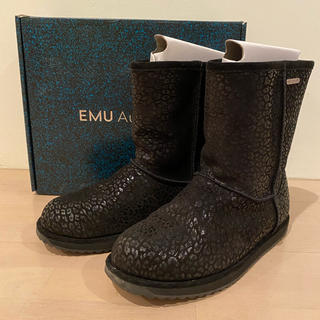 エミュー(EMU)のEMU★エミュー・ムートンブーツ(黒、レオパード柄、ウォータープルーフ)    (ブーツ)