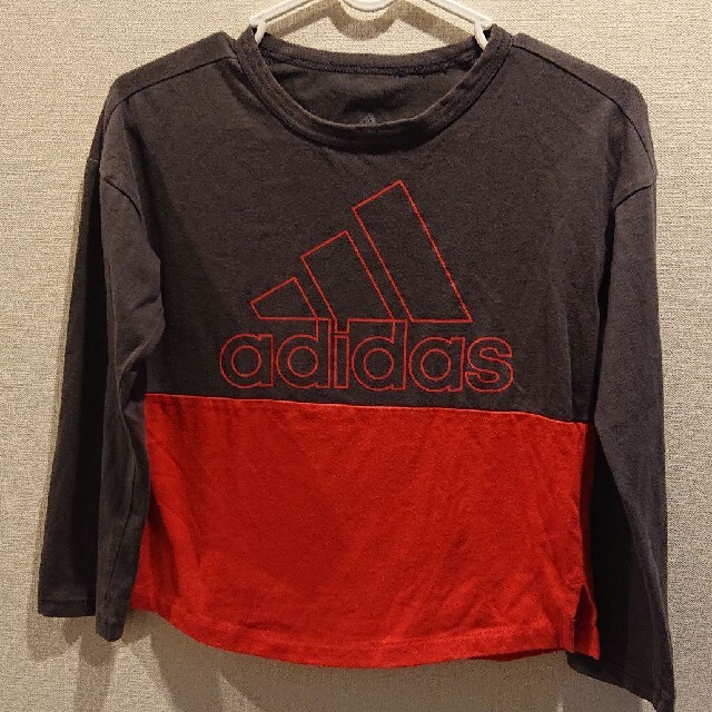 adidas(アディダス)のadidas ロングTシャツ 長袖 140 130 キッズ/ベビー/マタニティのキッズ服男の子用(90cm~)(Tシャツ/カットソー)の商品写真