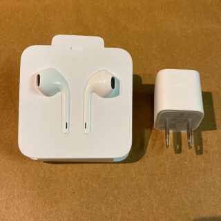 アイフォーン(iPhone)のお値下げしました！【新品】iPhone 純正 イヤホン アダプター セット(ヘッドフォン/イヤフォン)