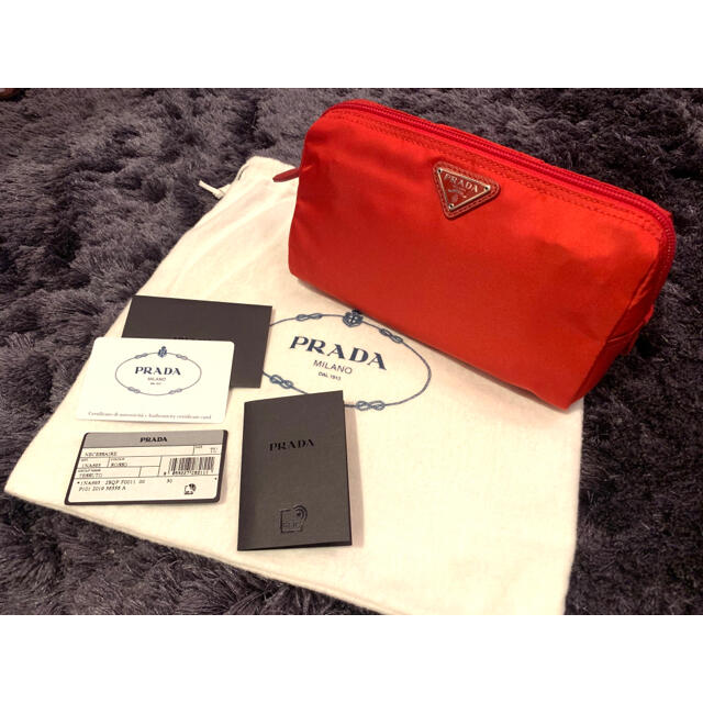 PRADA(プラダ)のPRADA プラダ ポーチ　イタリア　レッド　ROSSO 新品未使用 レディースのファッション小物(ポーチ)の商品写真