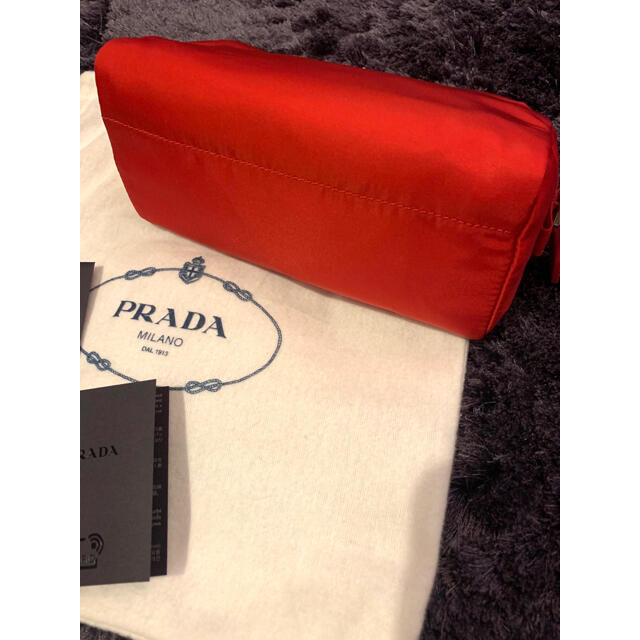 PRADA(プラダ)のPRADA プラダ ポーチ　イタリア　レッド　ROSSO 新品未使用 レディースのファッション小物(ポーチ)の商品写真