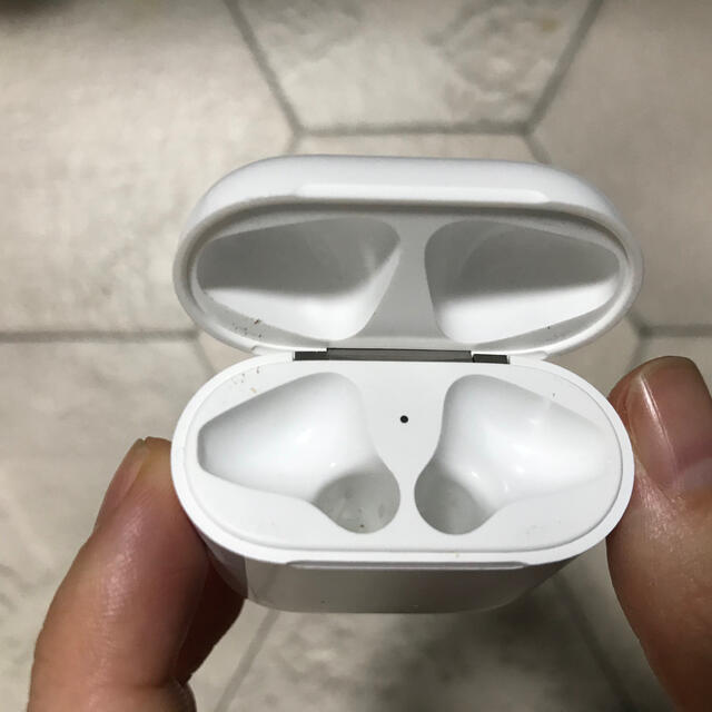 Apple(アップル)のエアポッズ 1世代　AirPods  スマホ/家電/カメラのオーディオ機器(ヘッドフォン/イヤフォン)の商品写真