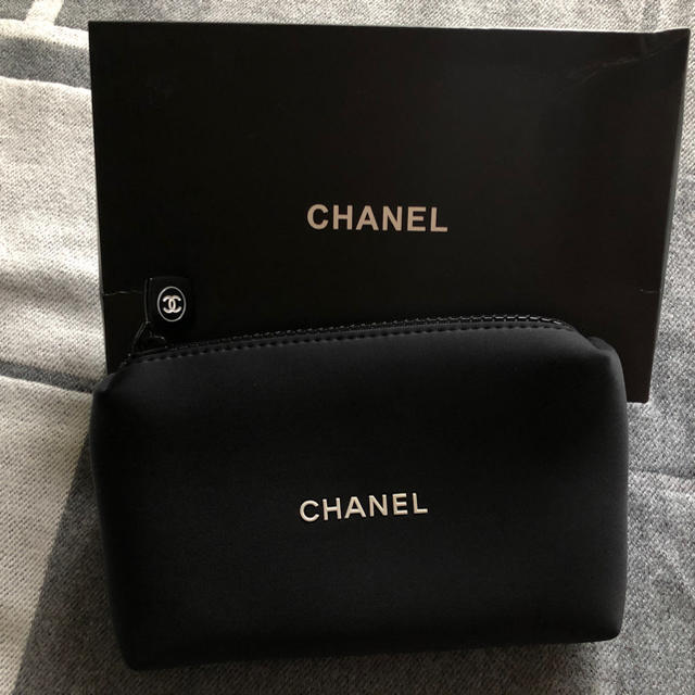 CHANEL(シャネル)のシャネル　ノベルティ　コスメポーチ レディースのファッション小物(ポーチ)の商品写真