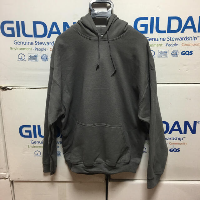 GILDAN(ギルタン)のGILDANギルダンのパーカー☆チャコールグレーM☆日祝以外即日発送16時〆 メンズのトップス(パーカー)の商品写真