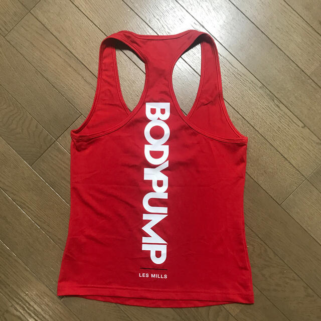 Reebok(リーボック)のリーボック　Reebok ボディーパンプ　トレーニングシャツ　真っ赤　Mサイズ スポーツ/アウトドアのサッカー/フットサル(ウェア)の商品写真