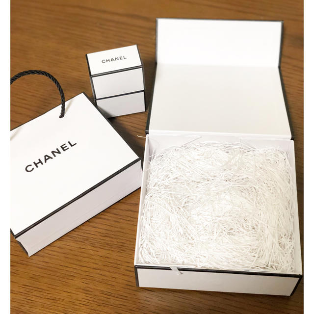 CHANEL 空箱2個と紙袋小 おまけ付き