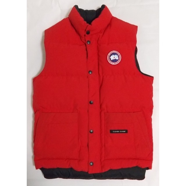 CANADA GOOSE(カナダグース)のカナダグース ダウンベスト メンズ s 赤 レッド red 中古 メンズのジャケット/アウター(ダウンベスト)の商品写真