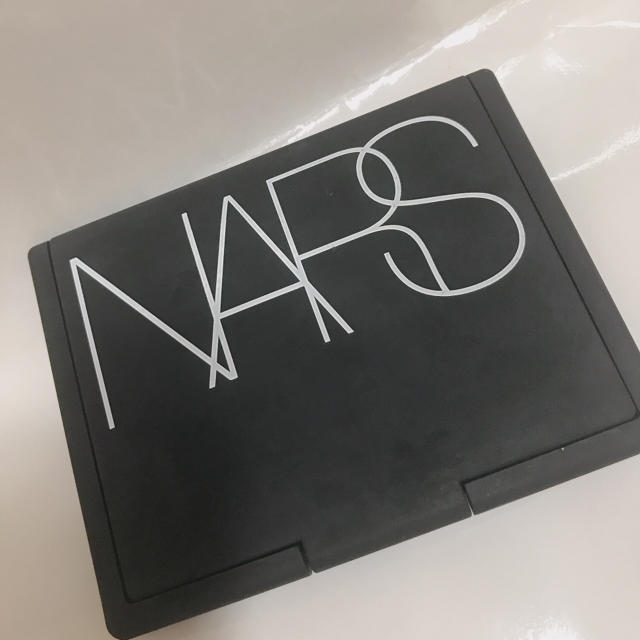 NARS(ナーズ)のNARS リフ粉 コスメ/美容のベースメイク/化粧品(フェイスパウダー)の商品写真