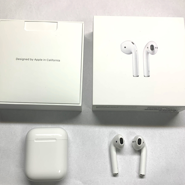 Apple AirPods with Charging Case (第2世代)約半年送料