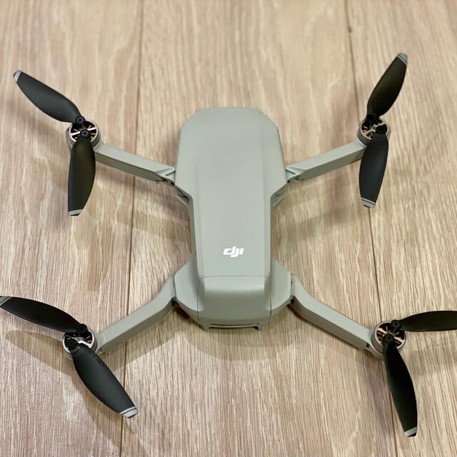 DJI ドローン MAVIC MINI FLY MORE COMBO エンタメ/ホビーのおもちゃ/ぬいぐるみ(トイラジコン)の商品写真