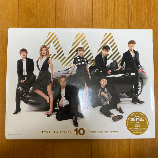 AAA(トリプルエー)のＡＡＡ－ＡＴＴＡＣＫ　ＡＬＬ　ＡＲＯＵＮＤ－１０ＴＨ　ＡＮＮＩＶＥＲＳＡＲＹ　Ｂ エンタメ/ホビーの本(アート/エンタメ)の商品写真