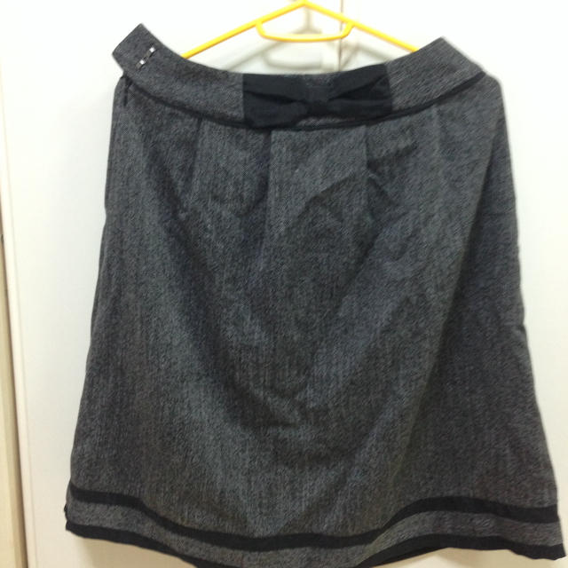 COMME CA ISM(コムサイズム)の黒スカート レディースのスカート(ひざ丈スカート)の商品写真