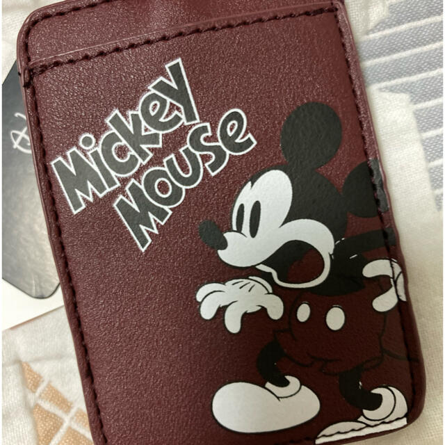 Disney(ディズニー)の【Disney】新品 リール付きパスケース レディースのファッション小物(パスケース/IDカードホルダー)の商品写真