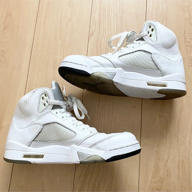 NIKE(ナイキ)の最終値下げ❗️AIR JORDAN 5 RETRO METALLICSILVER メンズの靴/シューズ(スニーカー)の商品写真