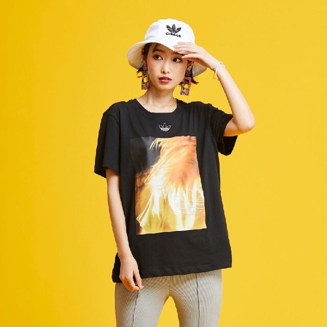 adidas(アディダス)のアディダス　グラフィックTシャツ　黒 レディースのトップス(Tシャツ(半袖/袖なし))の商品写真