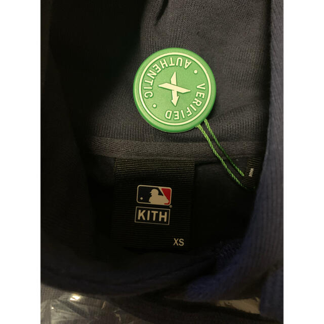 KITH × MLB NEW YORK YANKEES LOGO パーカー XS メンズのトップス(パーカー)の商品写真