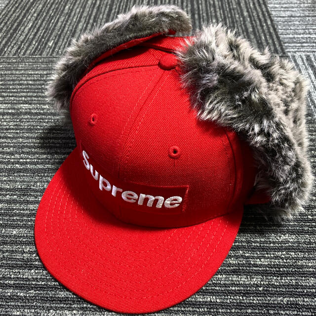 supreme 19fw newera earflap 7 1/4 RED