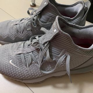 ナイキ(NIKE)のレブロン16low(バスケットボール)