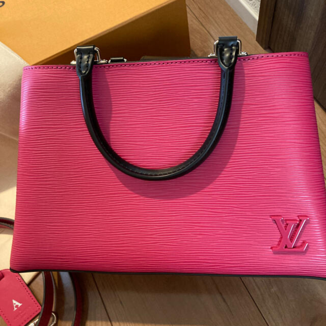 LOUIS VUITTON(ルイヴィトン)のルイビトンエピ クレベール PM ホットピンク レディースのバッグ(ショルダーバッグ)の商品写真