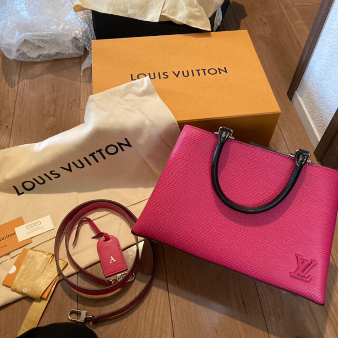 LOUIS VUITTON(ルイヴィトン)のルイビトンエピ クレベール PM ホットピンク レディースのバッグ(ショルダーバッグ)の商品写真