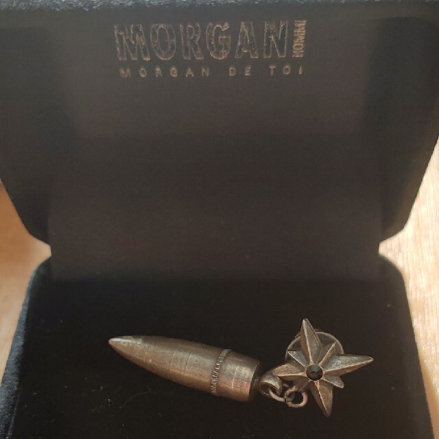 MORGAN HOMME(モルガンオム)のMORGAN HOMME モルガンオム 弾丸付徽章 メンズのファッション小物(その他)の商品写真