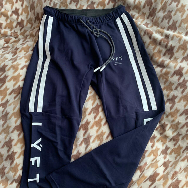 VANQUISH(ヴァンキッシュ)のLÝFT HALF CUT 2 LINE PANTS - NAVY  Lyft メンズのパンツ(その他)の商品写真